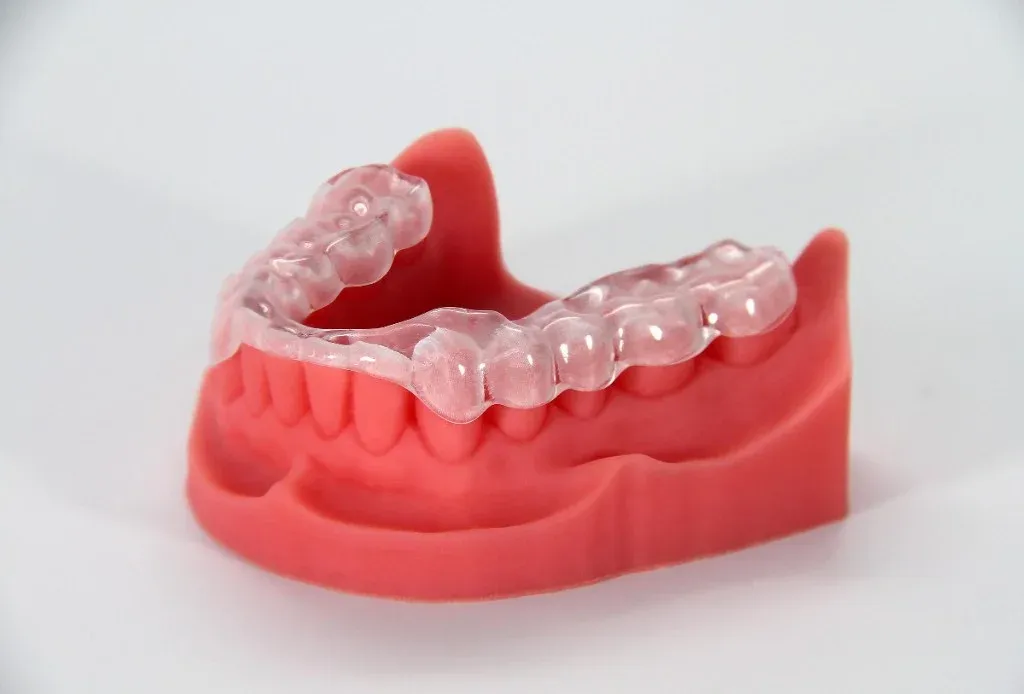 A rigid printed occlusal splint seated on the master model
