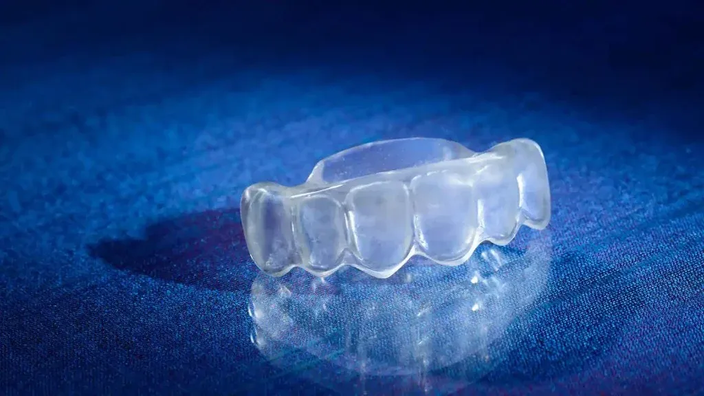 Full-arch rigid splint alongside the anterior-only device, for comparison